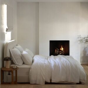 Parachute Luxurious White Linen Bedding Fitted Sheet - Queen